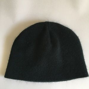 Kids black beanie.